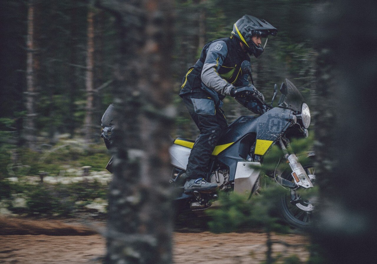 Husqvarna presenta la linea abbigliamento 2022